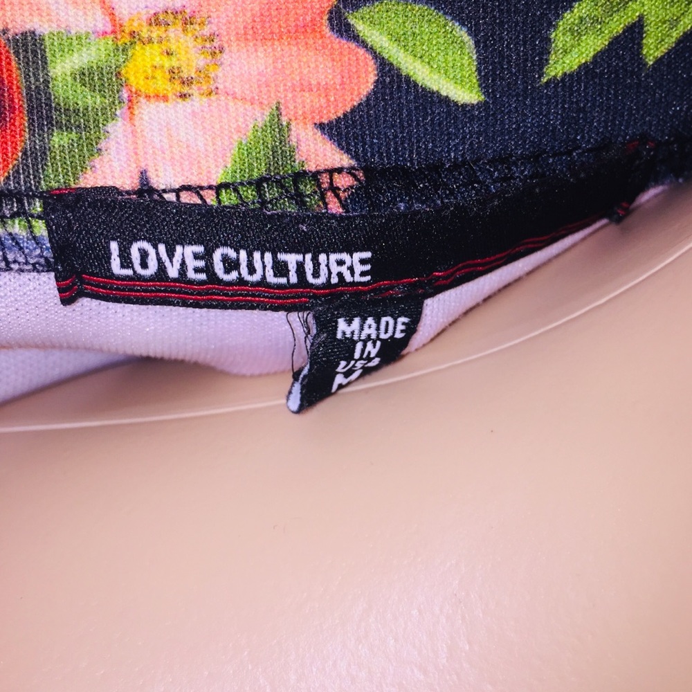 Floral pullover Size M. - Picture 2 of 8
